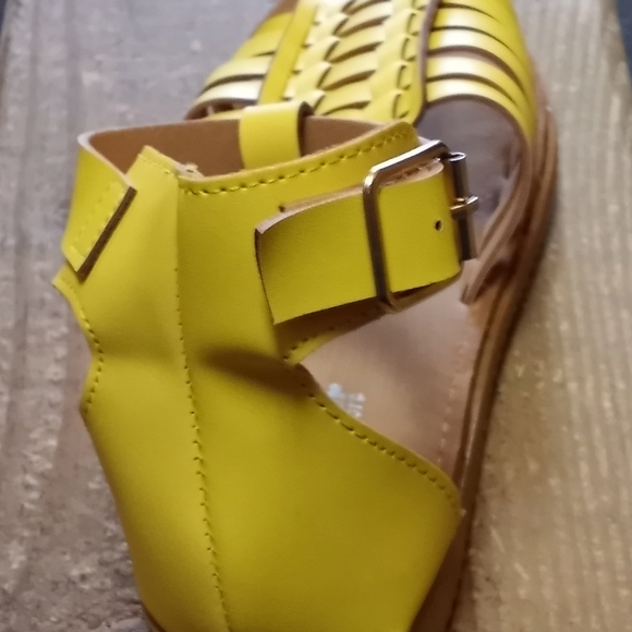 Women sandals size 6 8/2 - Picture 3 of 5